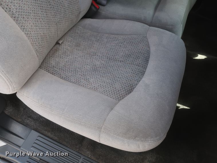 image for item IO9008 2001 Chevrolet Suburban 1500  SUV