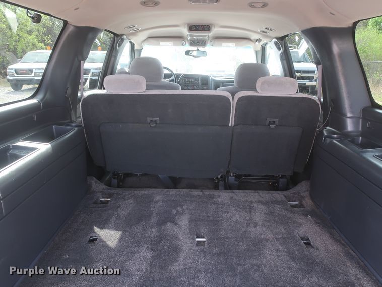 image for item IO9008 2001 Chevrolet Suburban 1500  SUV