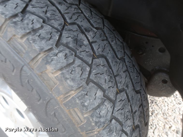 image for item IO9008 2001 Chevrolet Suburban 1500  SUV