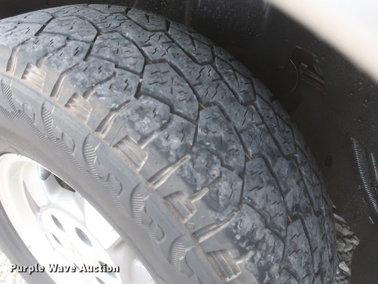 image for item IO9008 2001 Chevrolet Suburban 1500  SUV