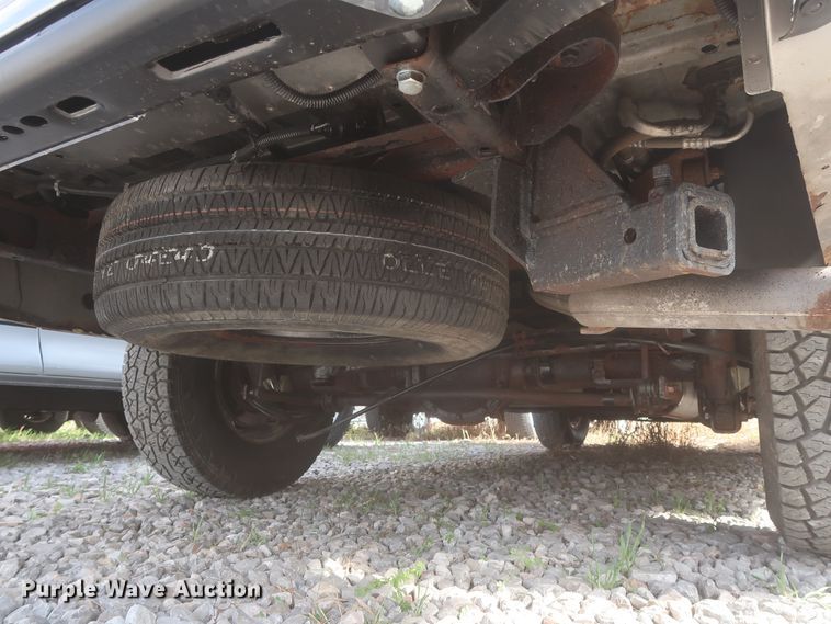 image for item IO9008 2001 Chevrolet Suburban 1500  SUV