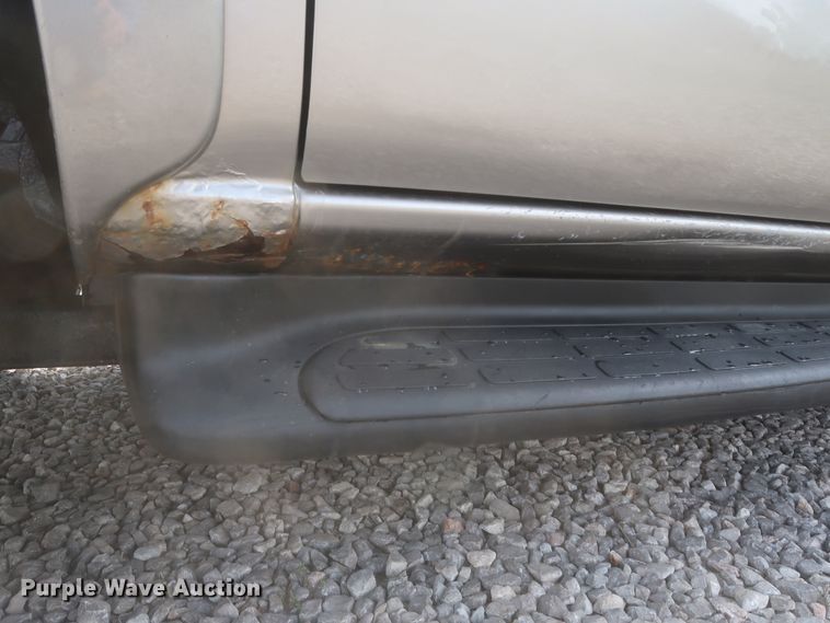 image for item IO9008 2001 Chevrolet Suburban 1500  SUV