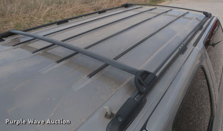 image for item IO9008 2001 Chevrolet Suburban 1500  SUV