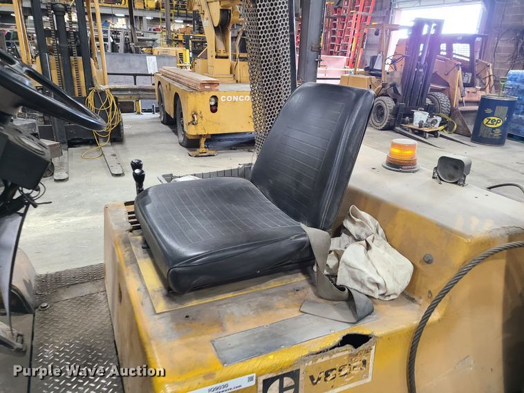 image for item IQ9030 Caterpillar V80D  forklift
