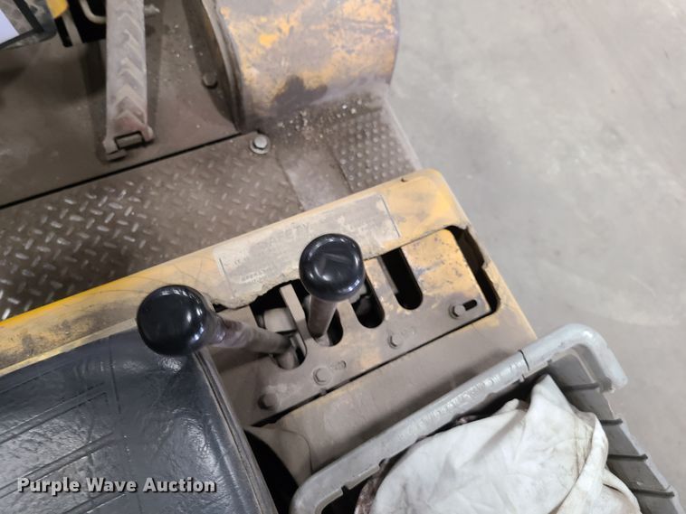 image for item IQ9030 Caterpillar V80D  forklift