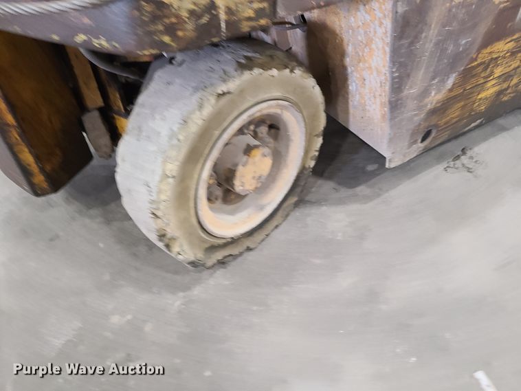 image for item IQ9030 Caterpillar V80D  forklift