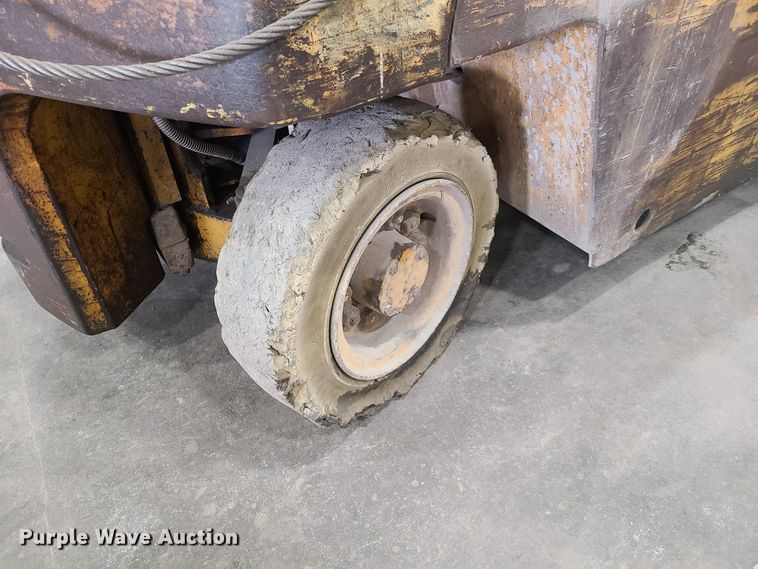 image for item IQ9030 Caterpillar V80D  forklift