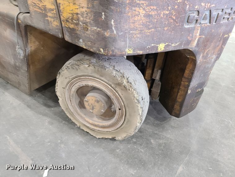 image for item IQ9030 Caterpillar V80D  forklift