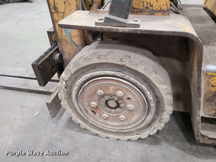 image for item IQ9030 Caterpillar V80D  forklift