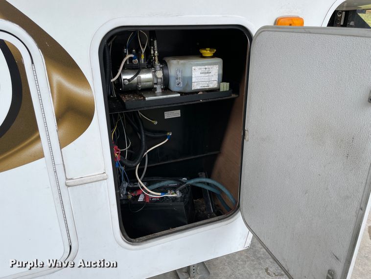 image for item IR9806 2010 Raptor 3912  toy hauler camper