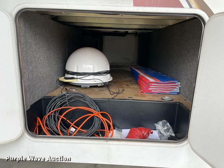 image for item IR9806 2010 Raptor 3912  toy hauler camper