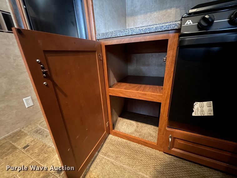 image for item IR9806 2010 Raptor 3912  toy hauler camper