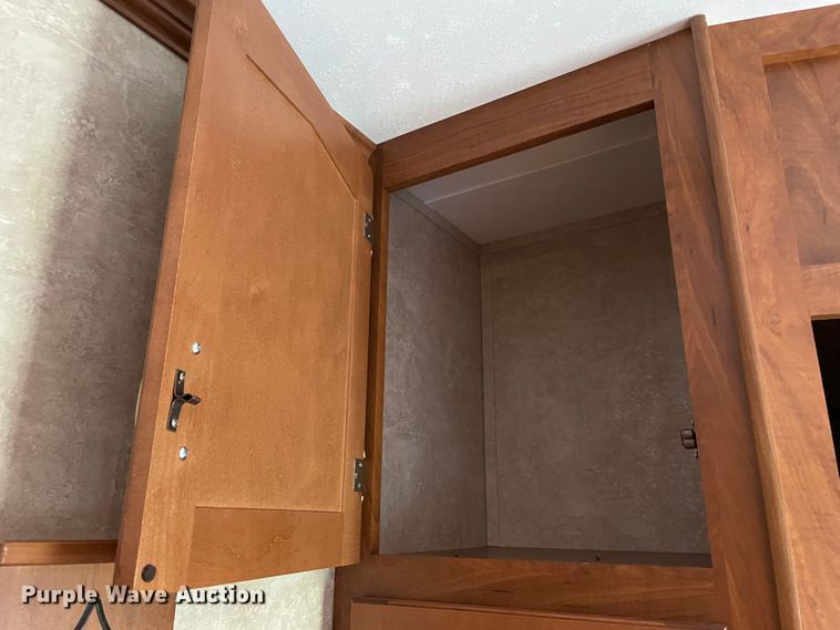 image for item IR9806 2010 Raptor 3912  toy hauler camper