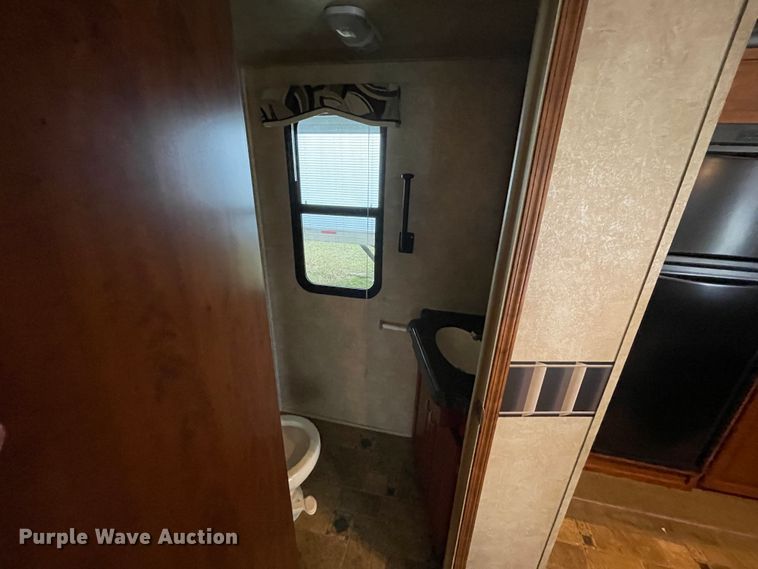 image for item IR9806 2010 Raptor 3912  toy hauler camper