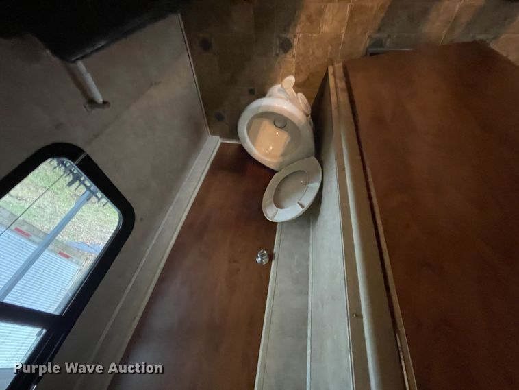 image for item IR9806 2010 Raptor 3912  toy hauler camper