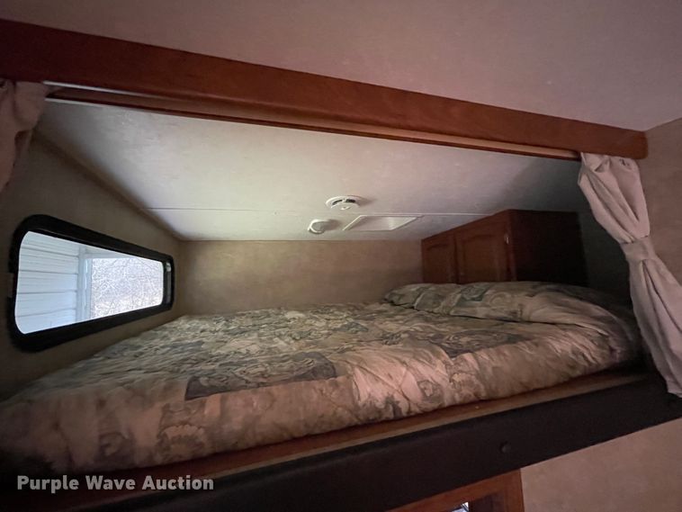 image for item IR9806 2010 Raptor 3912  toy hauler camper