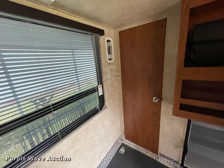 image for item IR9806 2010 Raptor 3912  toy hauler camper