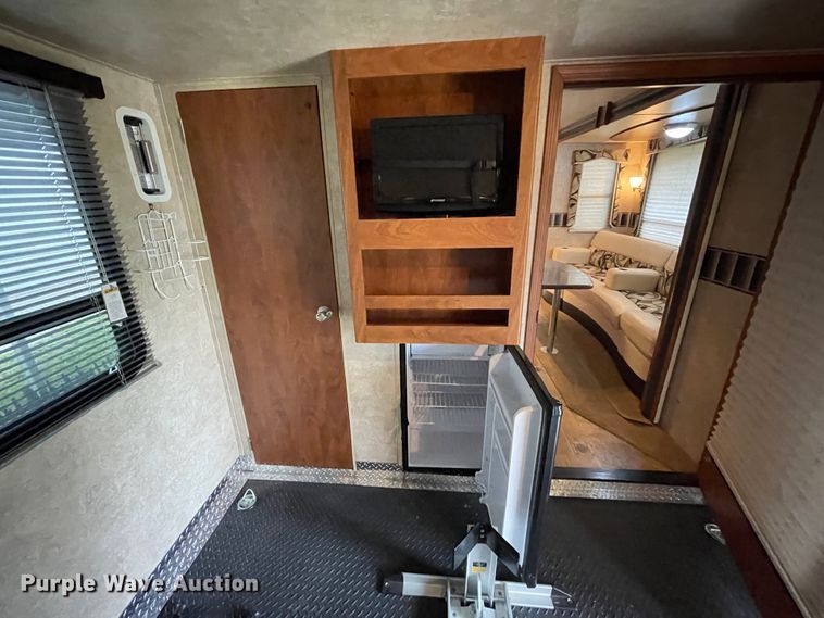 image for item IR9806 2010 Raptor 3912  toy hauler camper