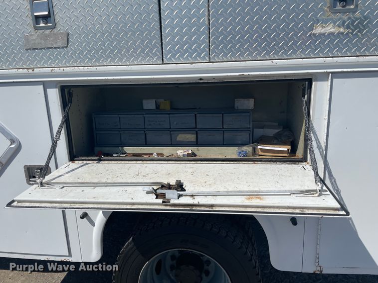 image for item IR9807 2011 Ford F450 Super Duty  service truck