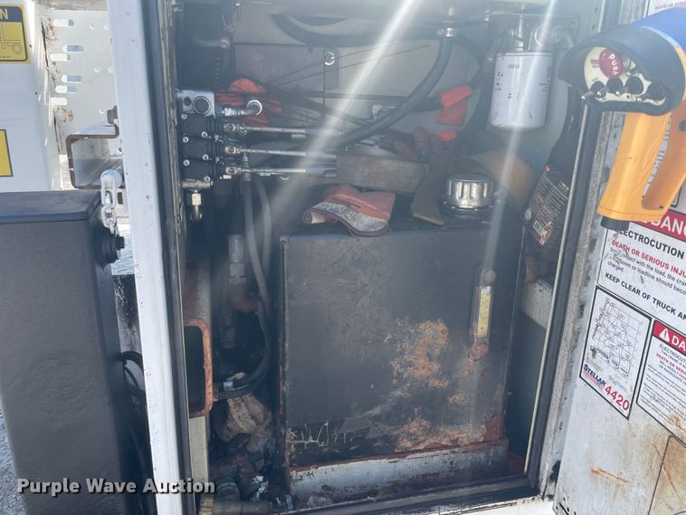 image for item IR9807 2011 Ford F450 Super Duty  service truck