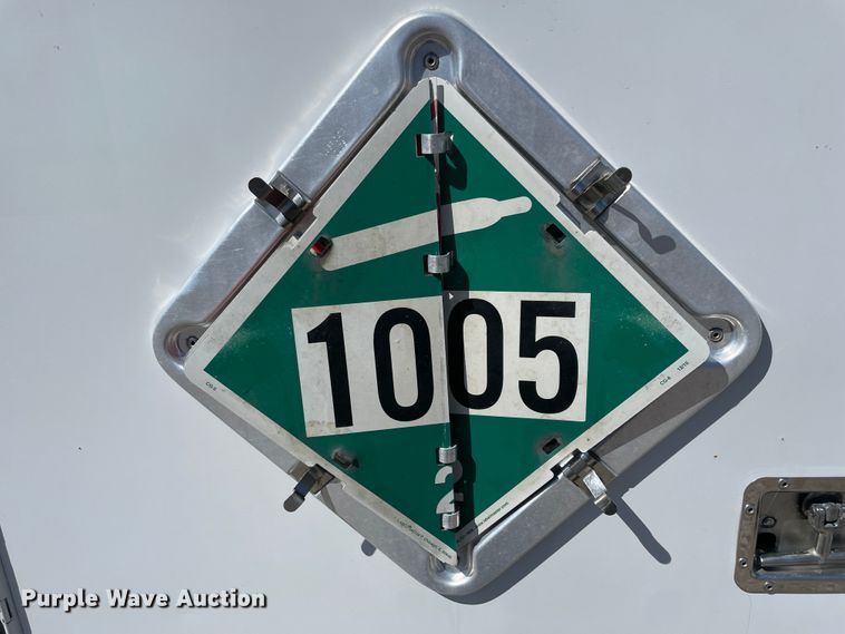 image for item IR9807 2011 Ford F450 Super Duty  service truck