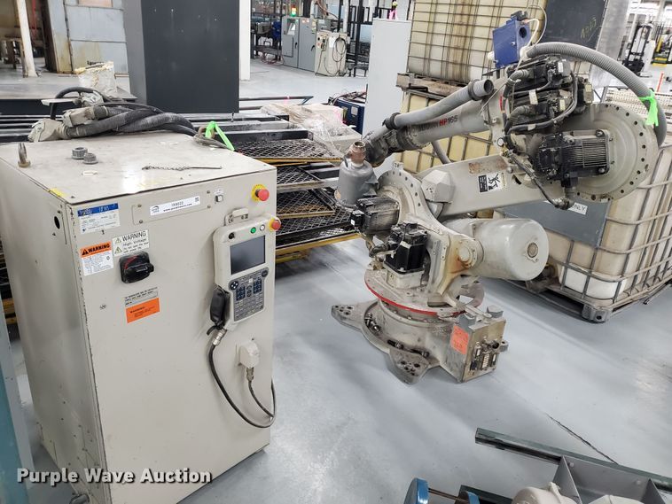 image for item IX9022 2004 Motoman HP165 six axis material handling robot