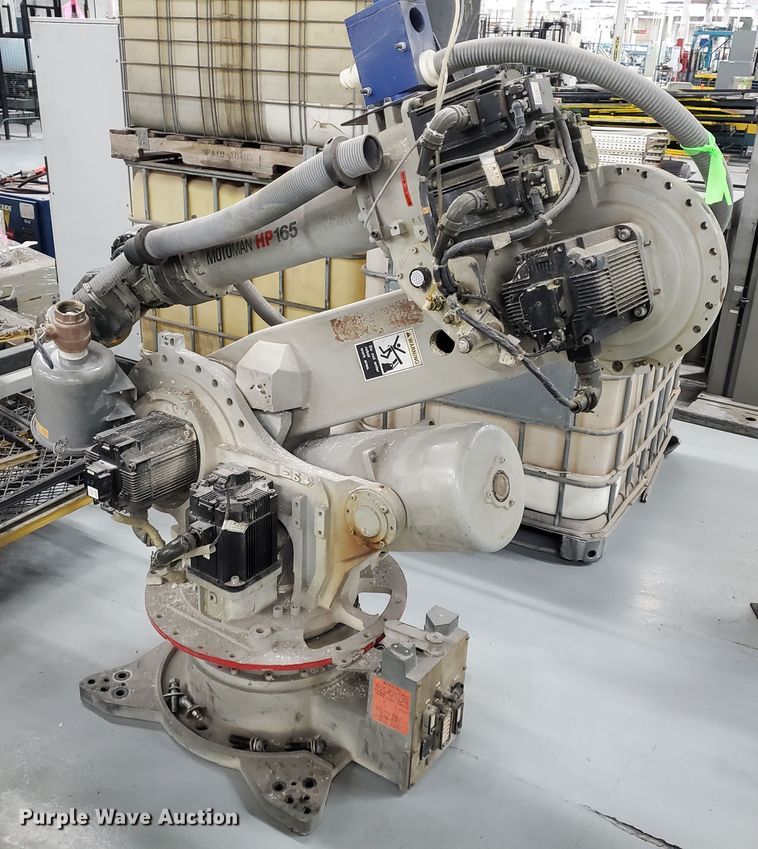 image for item IX9022 2004 Motoman HP165 six axis material handling robot