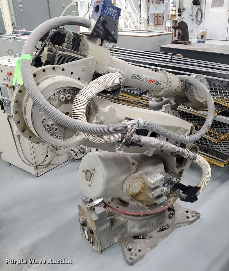 image for item IX9022 2004 Motoman HP165 six axis material handling robot