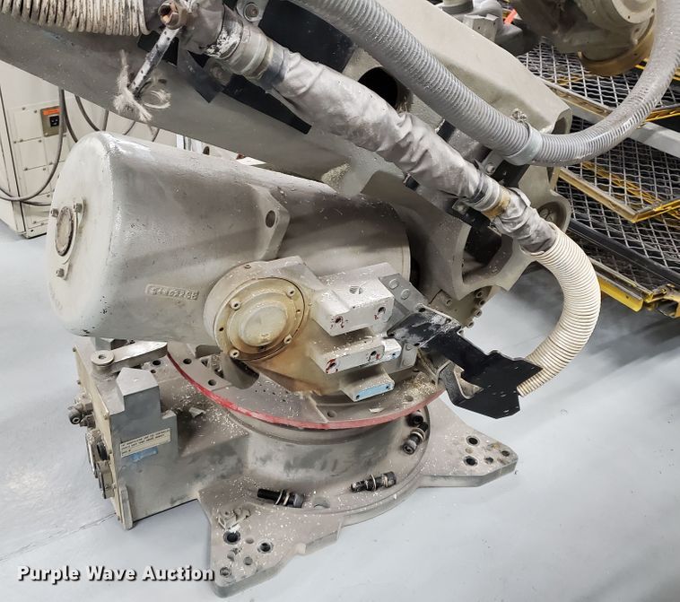 image for item IX9022 2004 Motoman HP165 six axis material handling robot