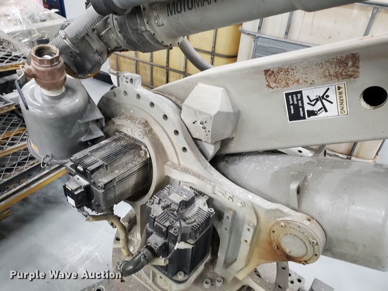 image for item IX9022 2004 Motoman HP165 six axis material handling robot