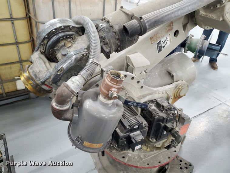 image for item IX9022 2004 Motoman HP165 six axis material handling robot