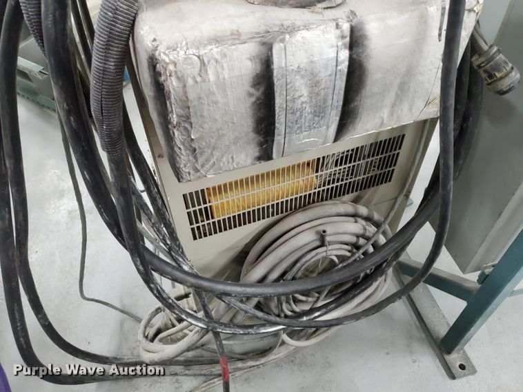 image for item IX9022 2004 Motoman HP165 six axis material handling robot