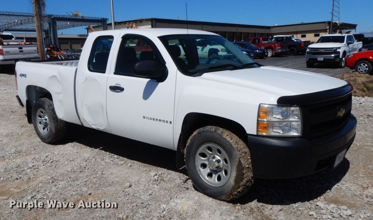image for item IX9441 2008 Chevrolet Silverado 1500  Ext. Cab pickup truck