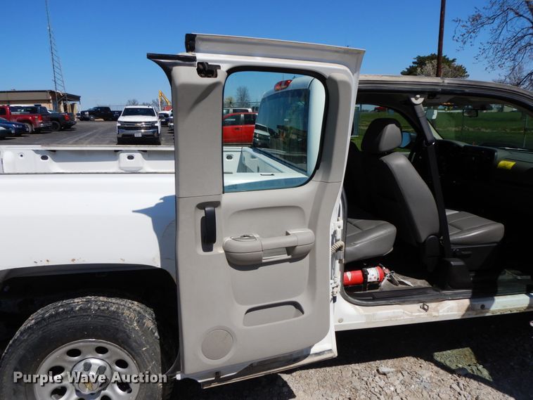 image for item IX9441 2008 Chevrolet Silverado 1500  Ext. Cab pickup truck