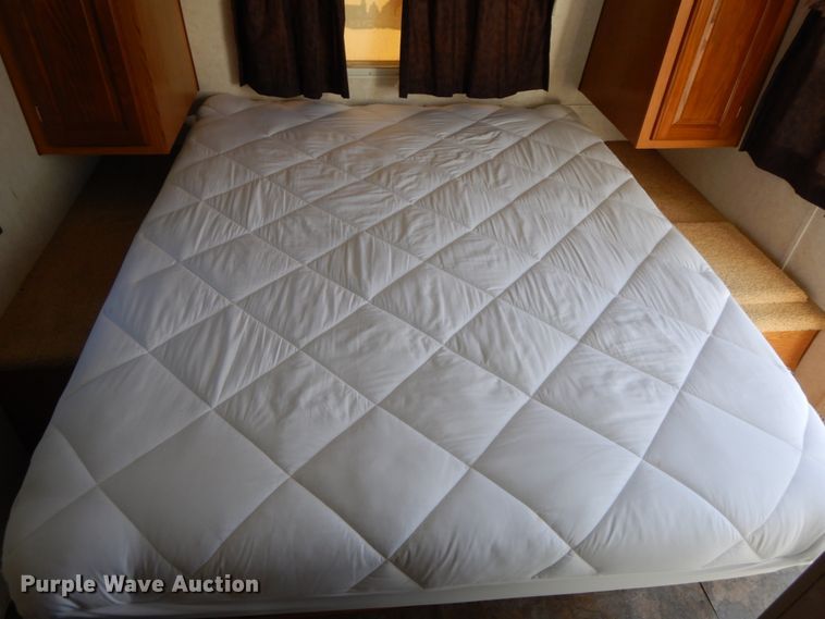 image for item IX9443 2003 Timberlodge  camper