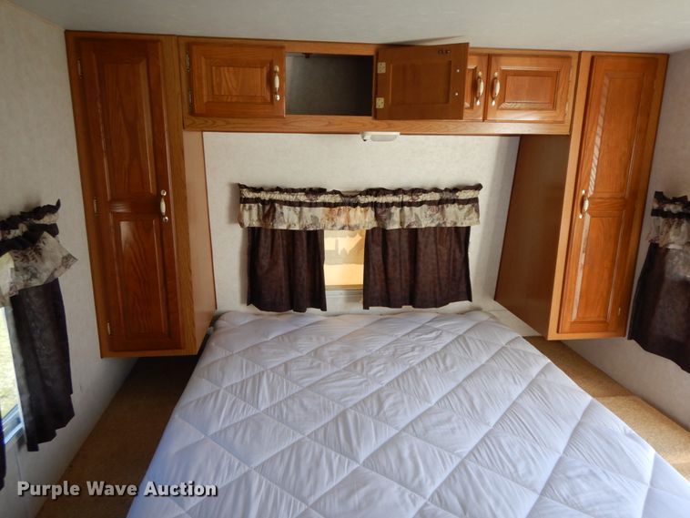 image for item IX9443 2003 Timberlodge  camper