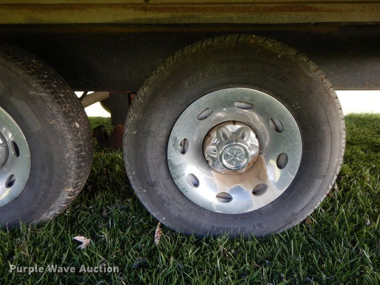 image for item IX9443 2003 Timberlodge  camper