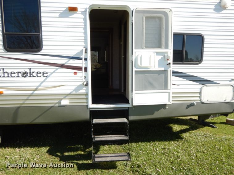 image for item IX9444 2005 Forest River Cherokee  camper