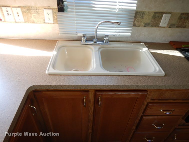 image for item IX9444 2005 Forest River Cherokee  camper