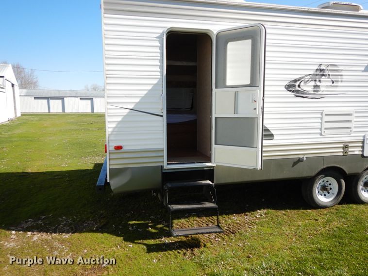 image for item IX9444 2005 Forest River Cherokee  camper