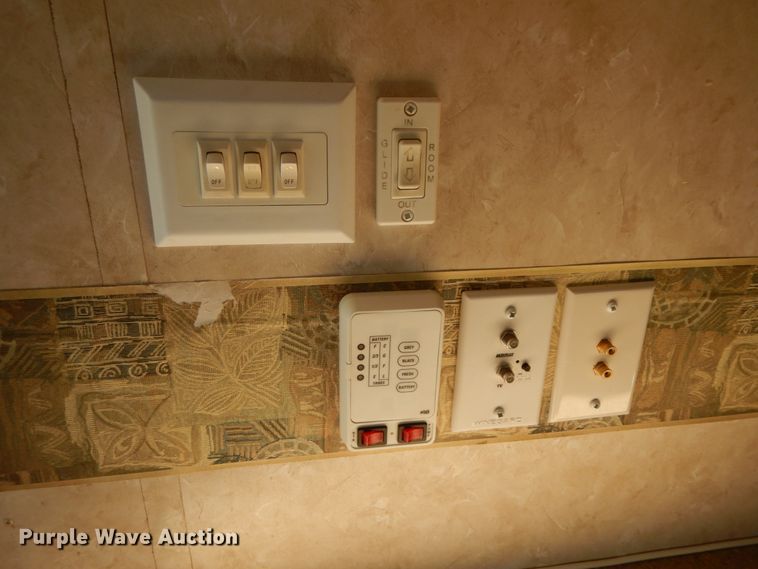 image for item IX9444 2005 Forest River Cherokee  camper