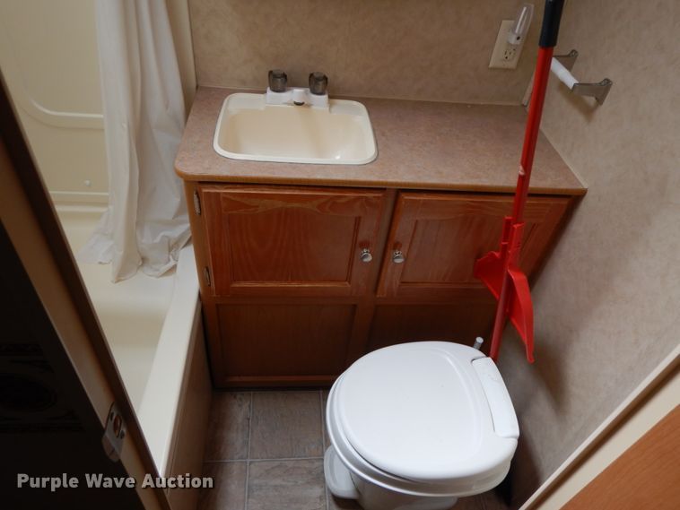 image for item IX9450 2007 Dutchmen Four Winds 29QGS  camper