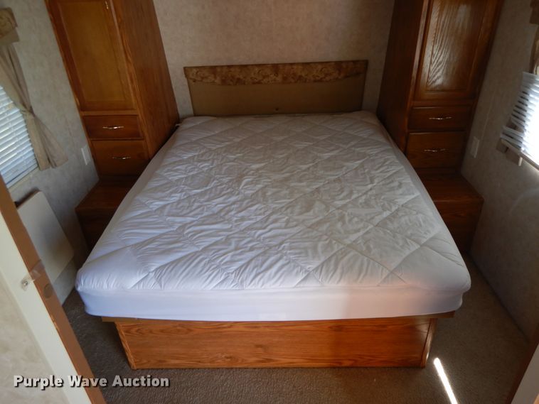 image for item IX9451 2004 Forest River 29DD Cherokee  camper