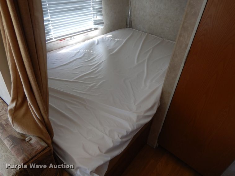 image for item IX9451 2004 Forest River 29DD Cherokee  camper