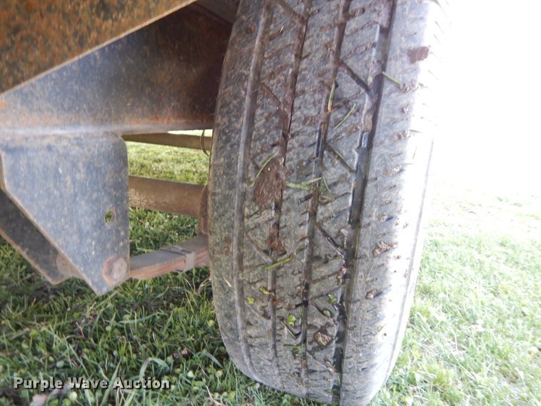 image for item IX9451 2004 Forest River 29DD Cherokee  camper