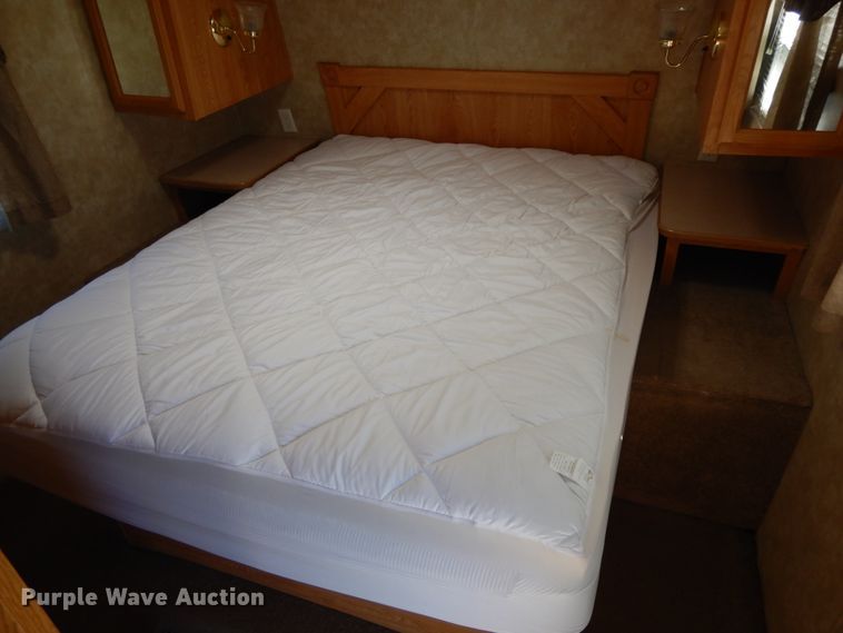 image for item IX9456 2006 Cross Roads Zinger ZT-320-QB  camper