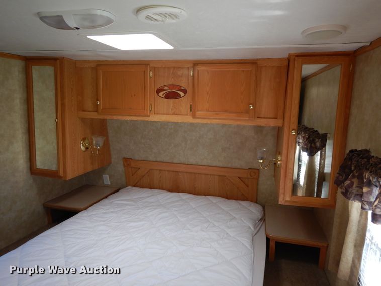 image for item IX9456 2006 Cross Roads Zinger ZT-320-QB  camper