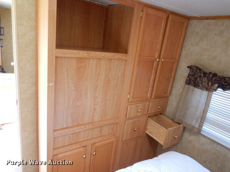 image for item IX9456 2006 Cross Roads Zinger ZT-320-QB  camper