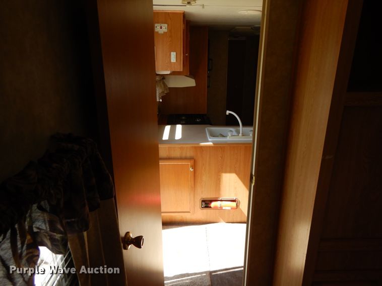 image for item IX9456 2006 Cross Roads Zinger ZT-320-QB  camper