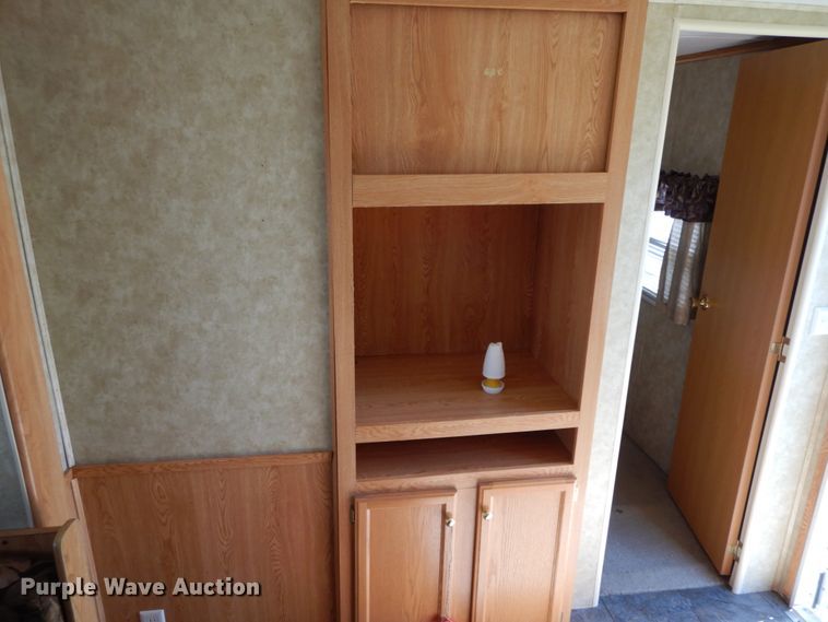 image for item IX9456 2006 Cross Roads Zinger ZT-320-QB  camper